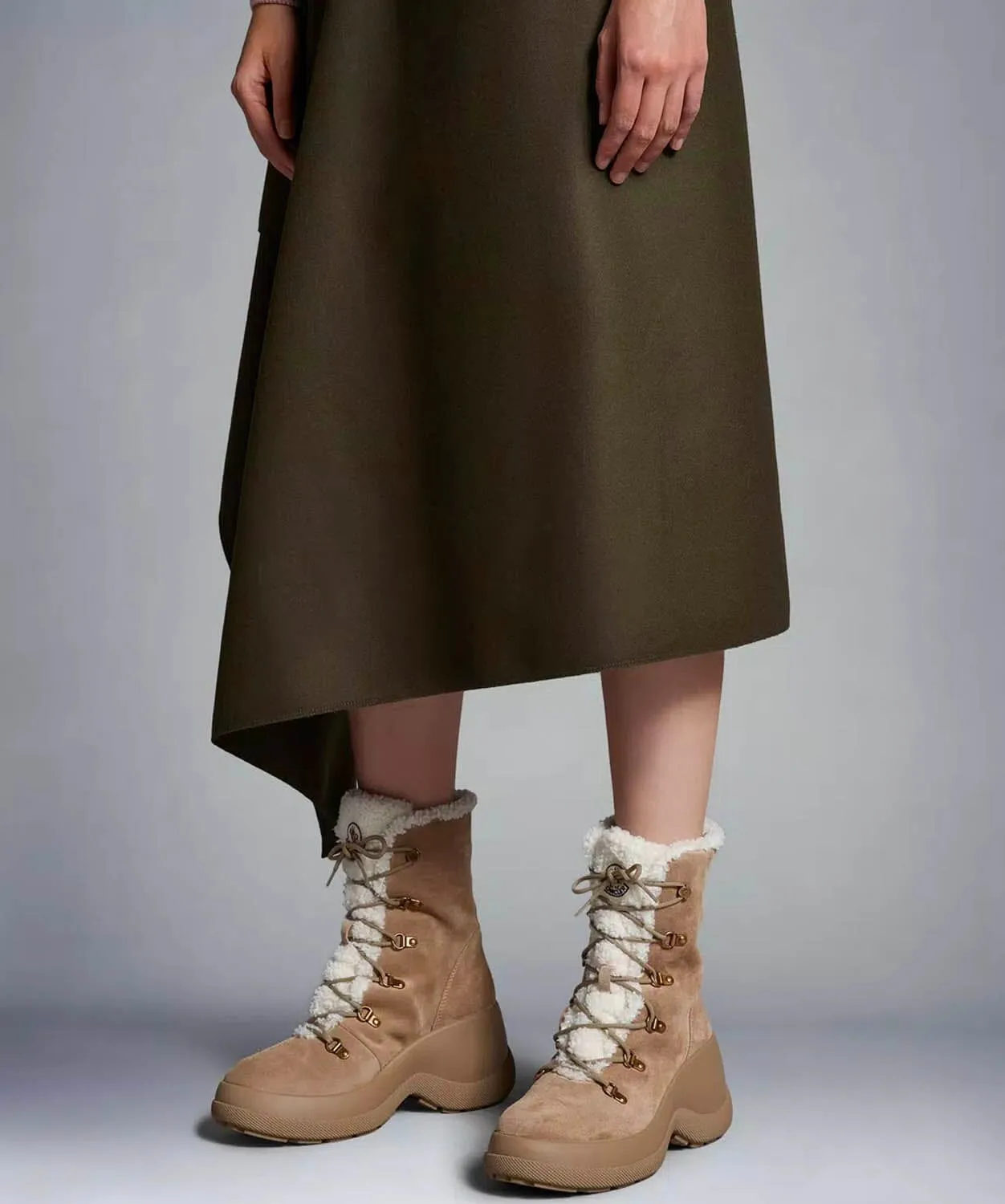 Women's Resile Trek Lace-Up Boots