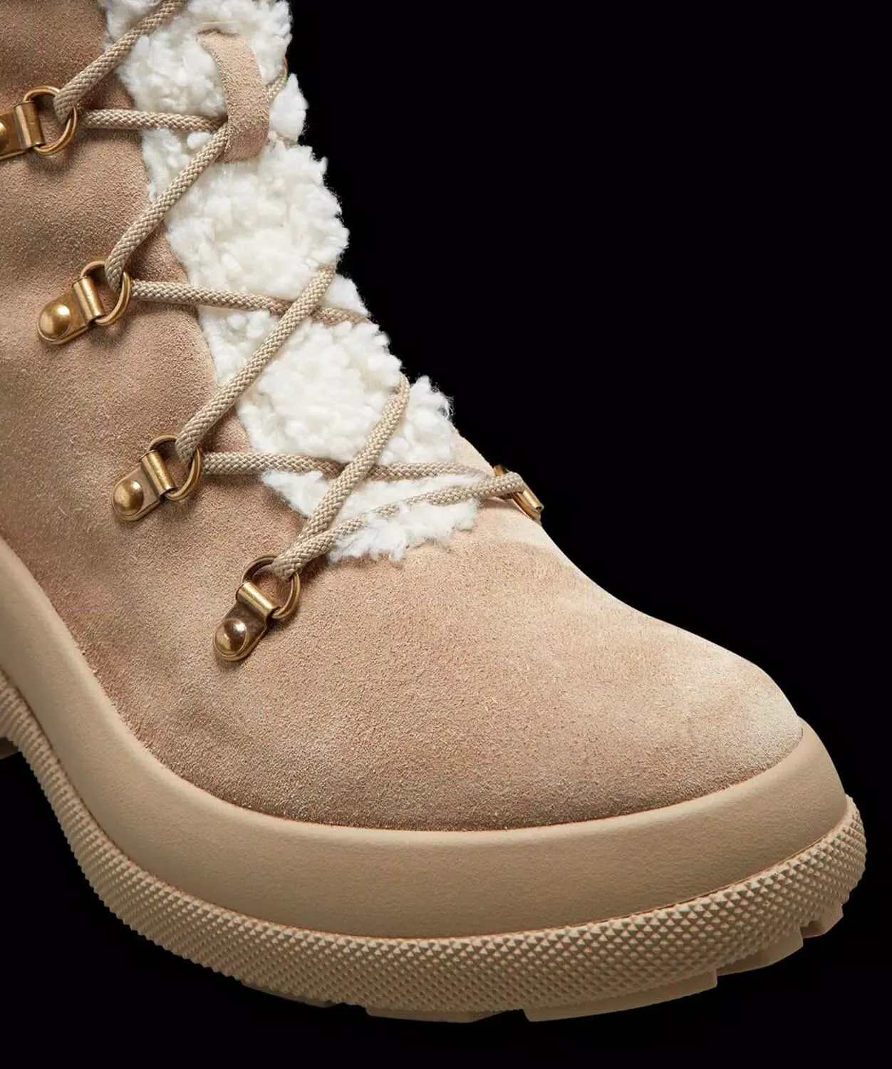 Women's Resile Trek Lace-Up Boots