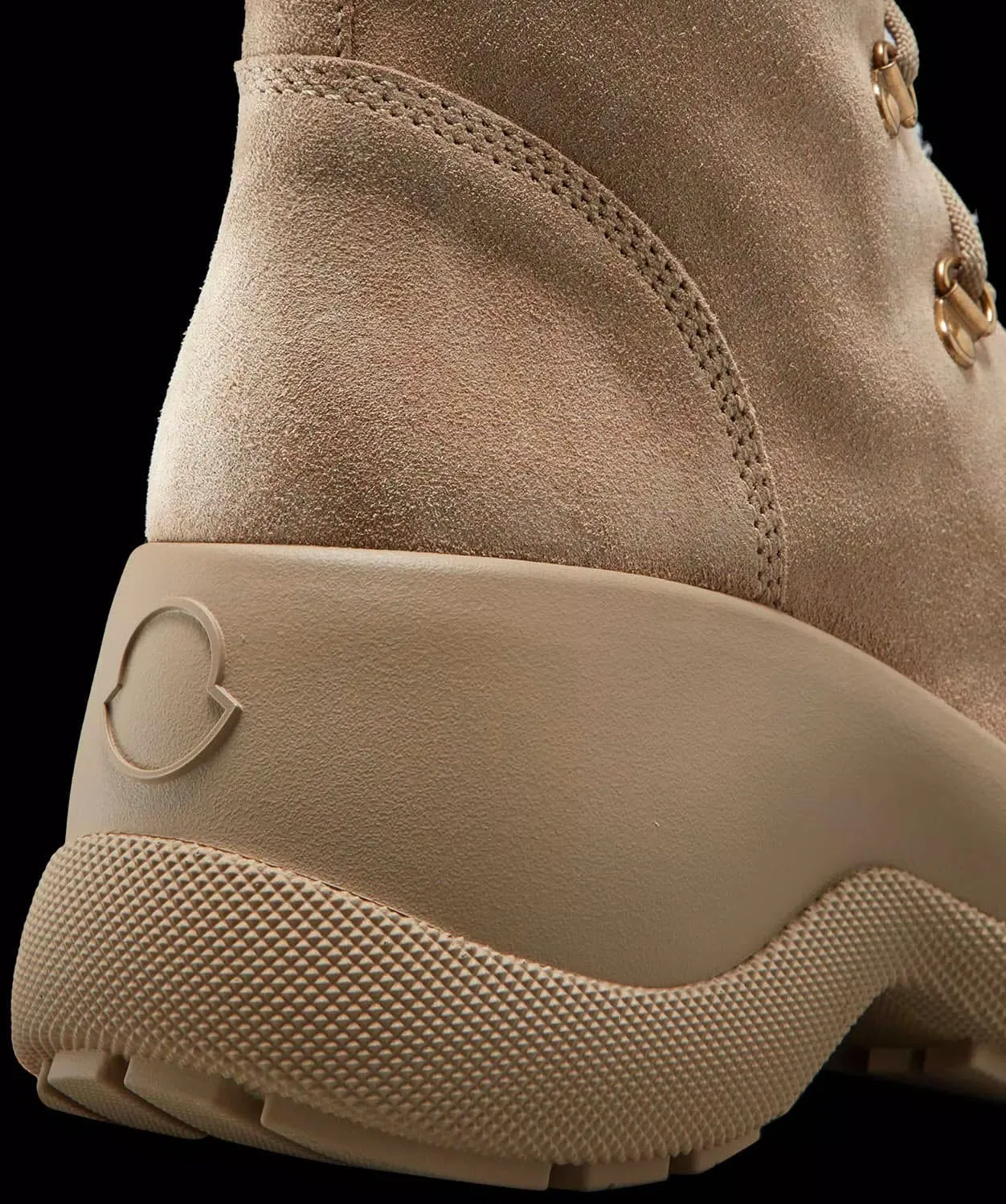 Women's Resile Trek Lace-Up Boots